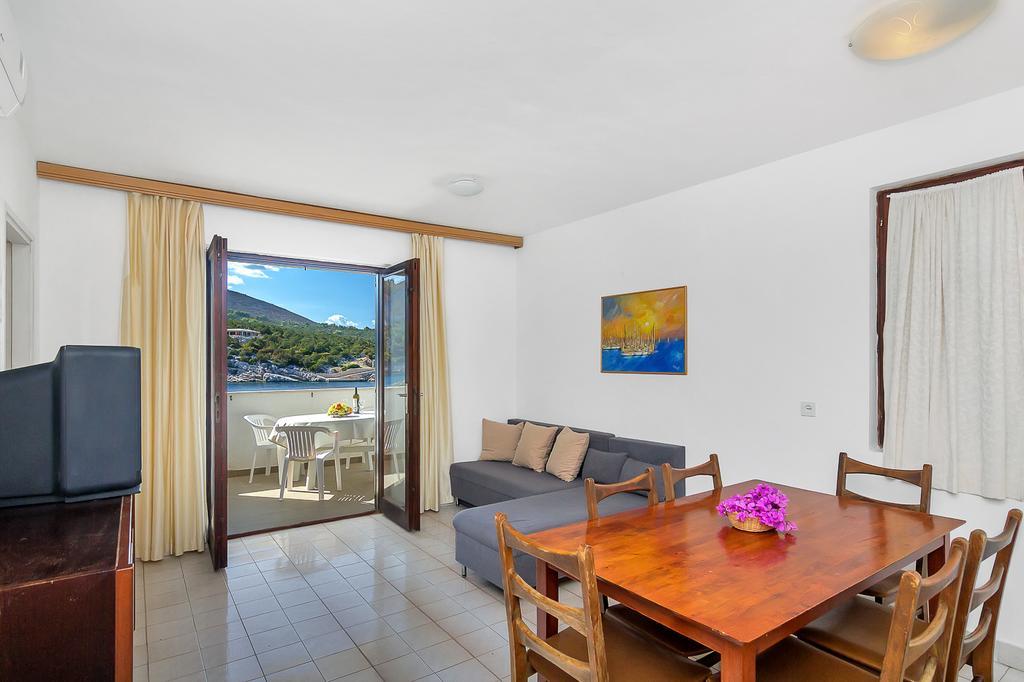 Apartmani Cico Gdinj Buitenkant foto