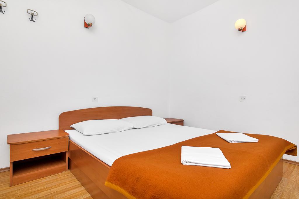 Apartmani Cico Gdinj Buitenkant foto